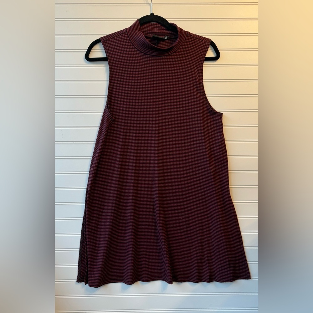 Eye Candy sleeveless tunic. Maroon & Black. Size Large